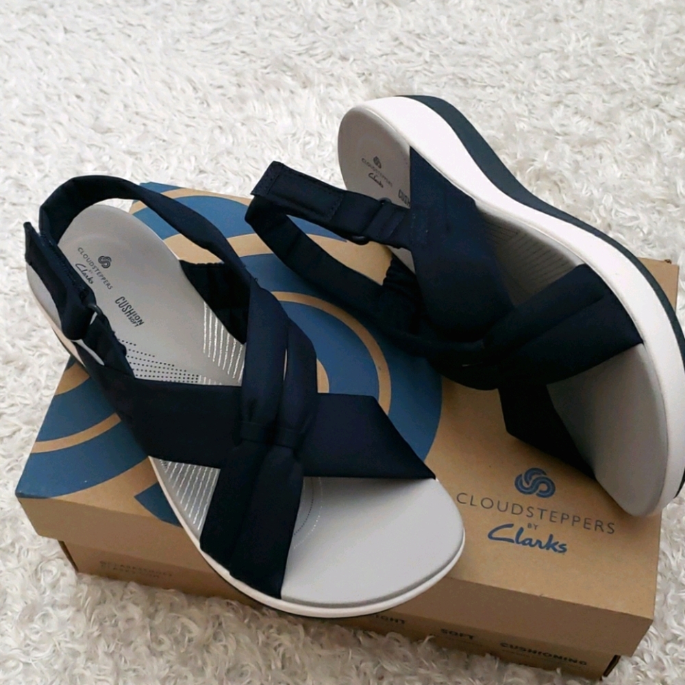 NWT Clarks Cloud Stepper Sandals